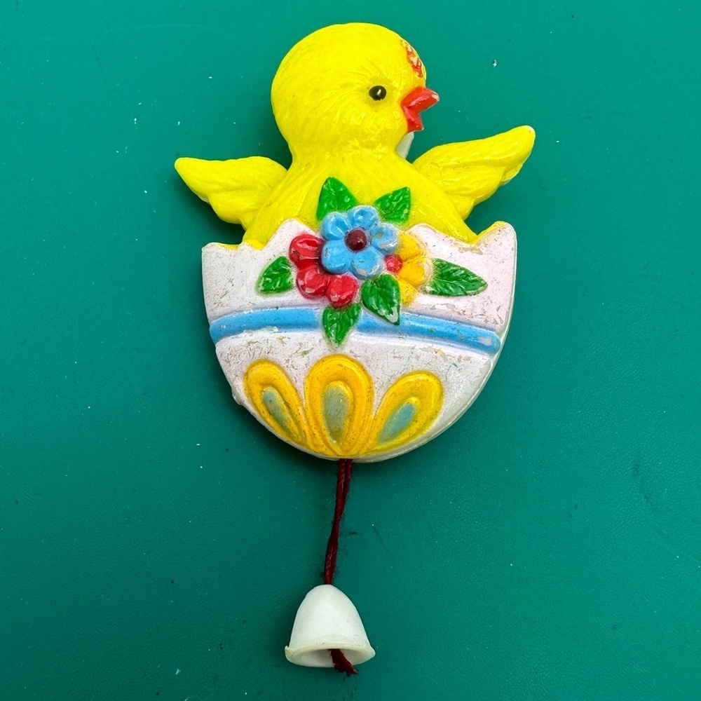 Vintage Mechanical Easter Pull-string Chick In An Egg Brooch Pin Badge